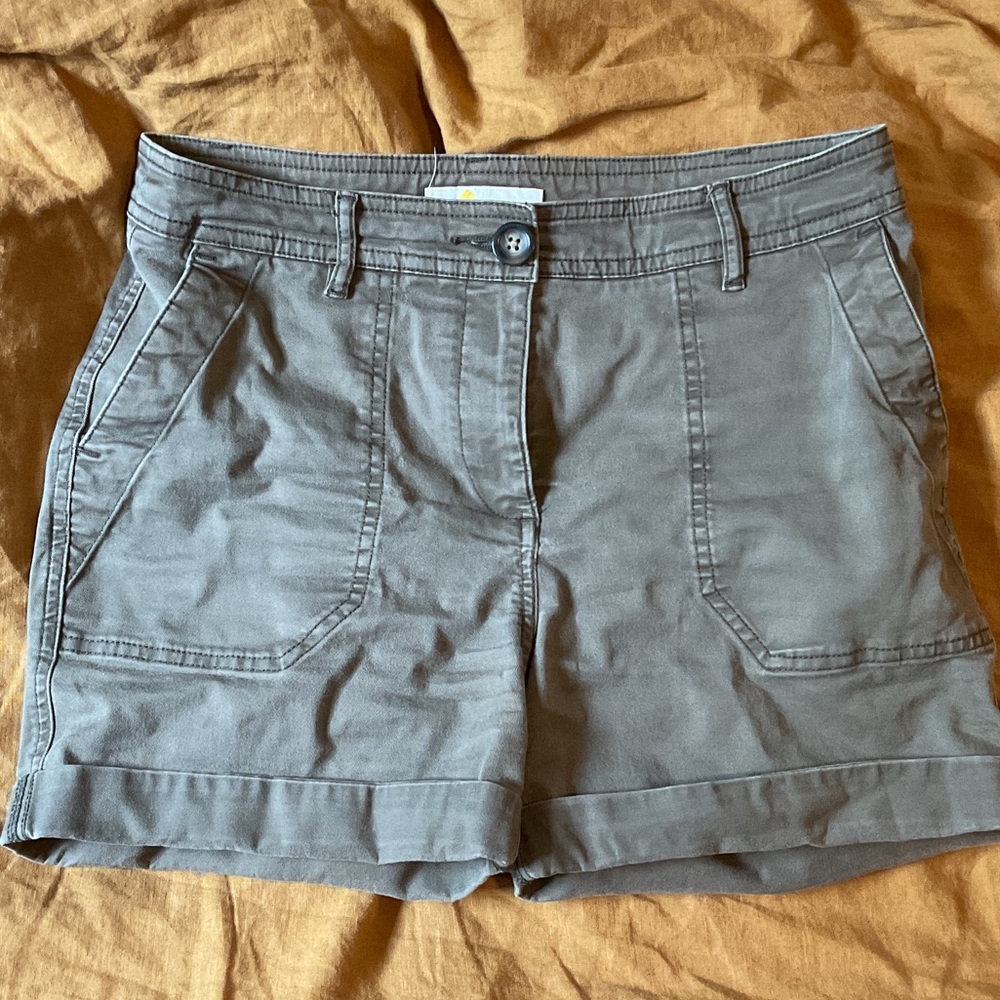 Boden army green shorts